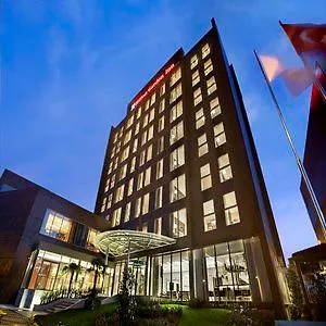 Отель Hilton Garden Inn Istanbul Beylikduzu